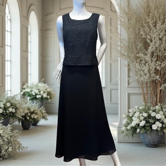 R & M Richards Black Formal Gown Women’s 10P Beaded Bodice Sleeveless Dress - Picture 1 of 4